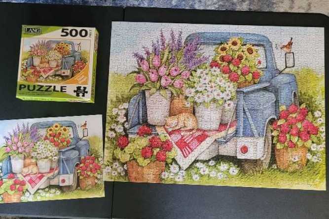 Fresh Bunch - Lang puzzle collectible [Barcode 9781469411811] - Main Image 2