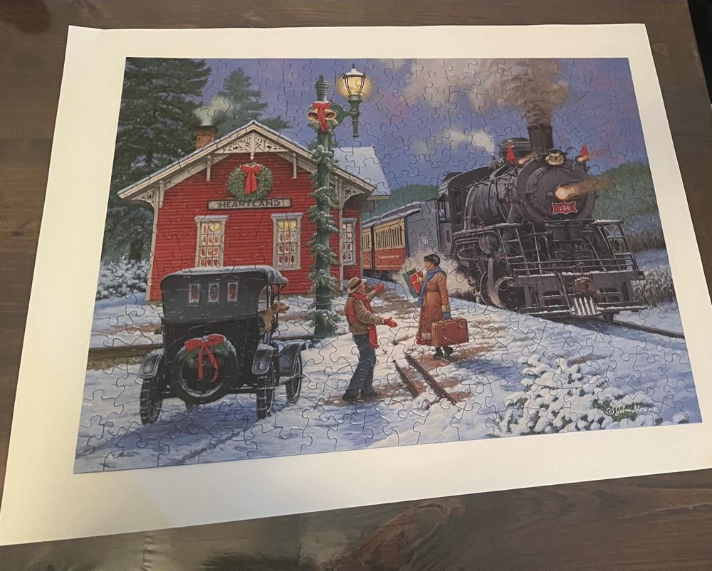 Homecoming - Bits & Pieces puzzle collectible [Barcode 192949045768] - Main Image 3