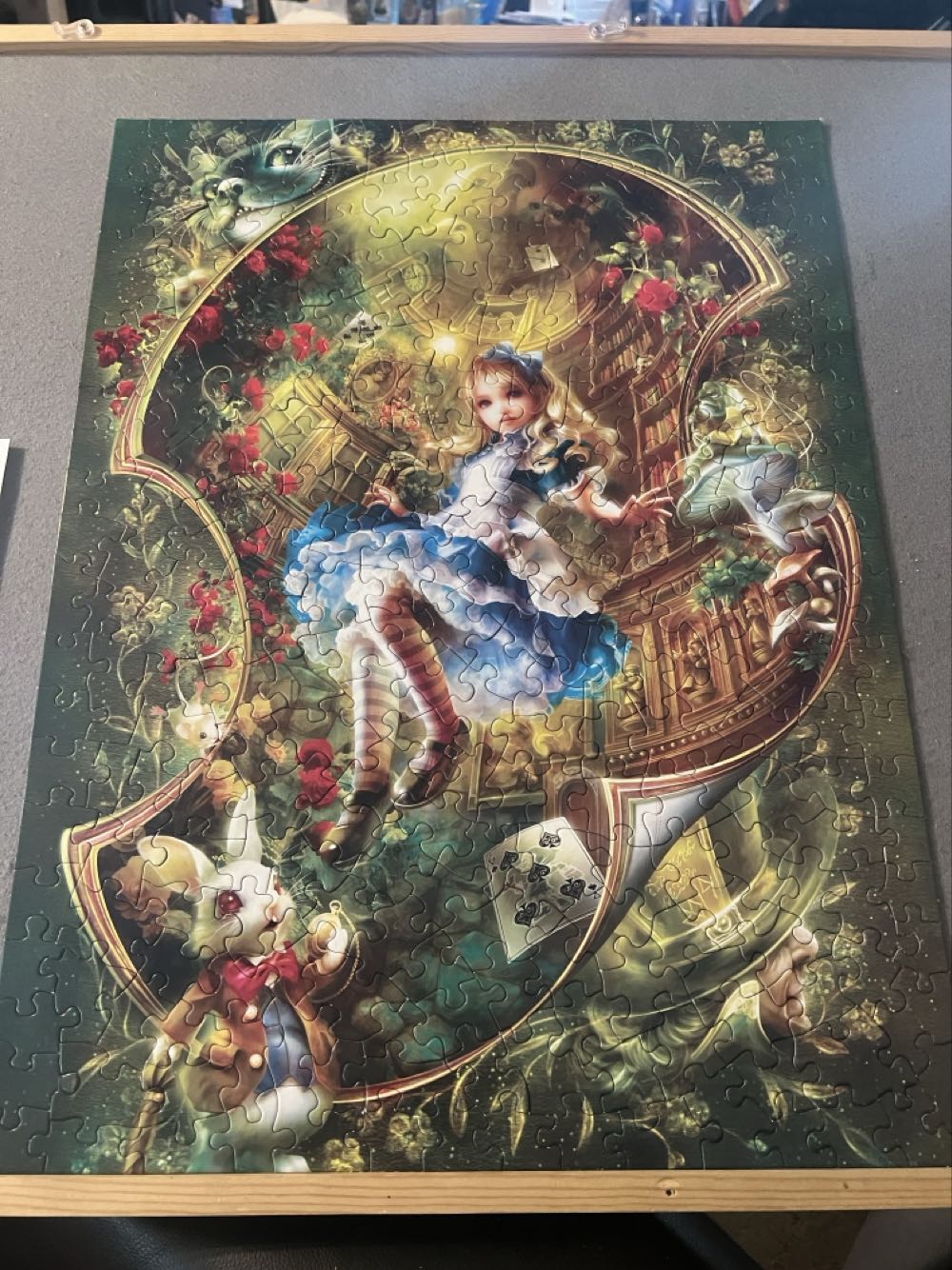 Alice In Wonderland - Masterpiece Puzzles puzzle collectible [Barcode 705988314605] - Main Image 2