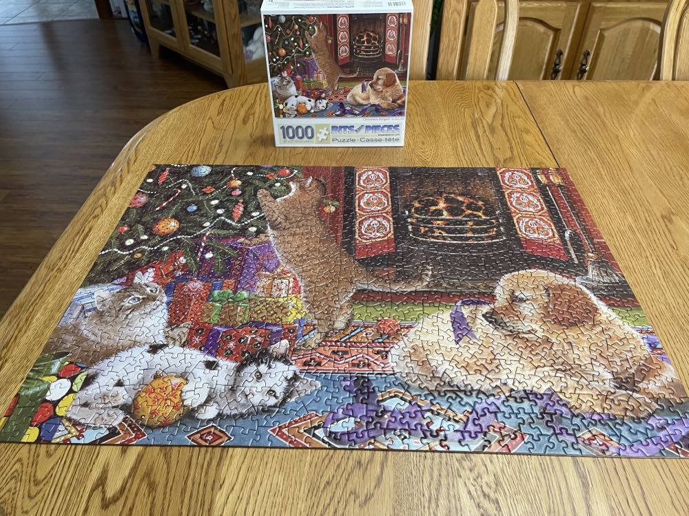 Christmas Helpers - Bits & Pieces puzzle collectible [Barcode 192949056795] - Main Image 4