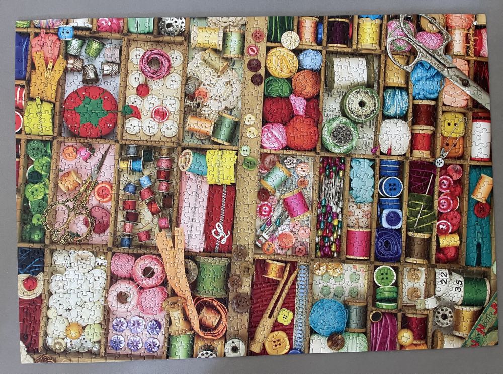 Vintage Sewing Box ✅ - Colorcraft puzzle collectible - Main Image 3