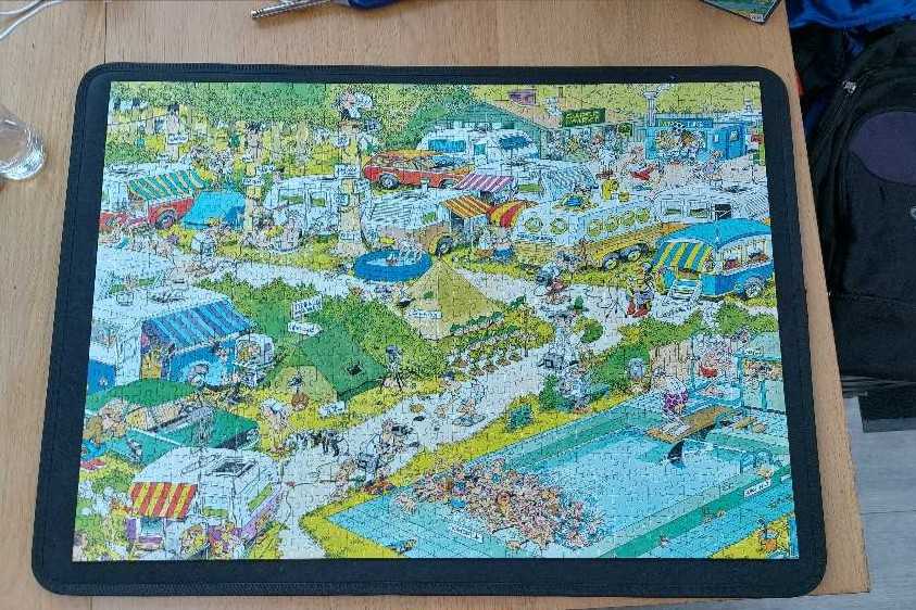 81579_Camping Chaos  - Jumbo 1000 puzzle collectible [Barcode 8710126815793] - Main Image 2