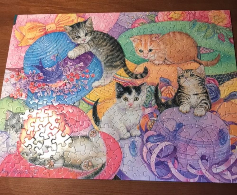Hat Shop Kittens Teresa Lilly  - Bits & Pieces puzzle collectible [Barcode 192949000392] - Main Image 2