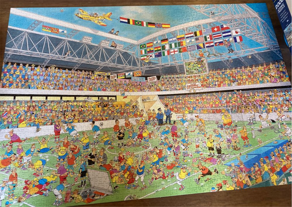 JVH-Football Crazy - Jumbo 2000 puzzle collectible [Barcode 8710126174609] - Main Image 2