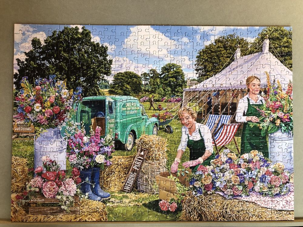 The Florists Round - Gibsons puzzle collectible [Barcode 5012269050585] - Main Image 3