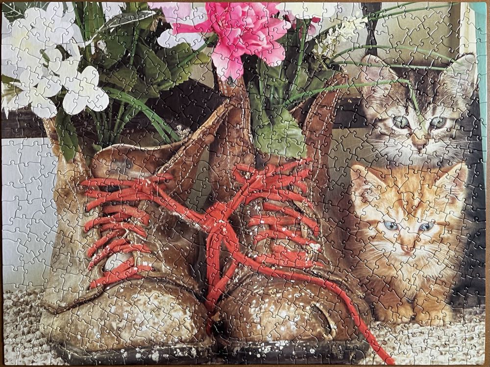 Puss ’N’ Boots/UVM - White Mountain Puzzles puzzle collectible [Barcode 724819250349] - Main Image 2
