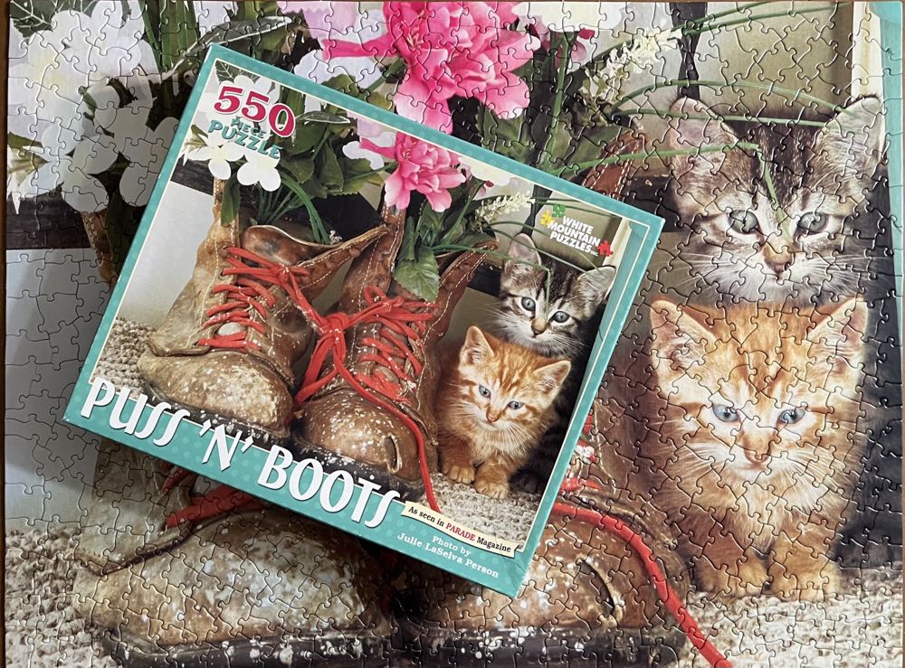 Puss ’N’ Boots/UVM - White Mountain Puzzles puzzle collectible [Barcode 724819250349] - Main Image 3