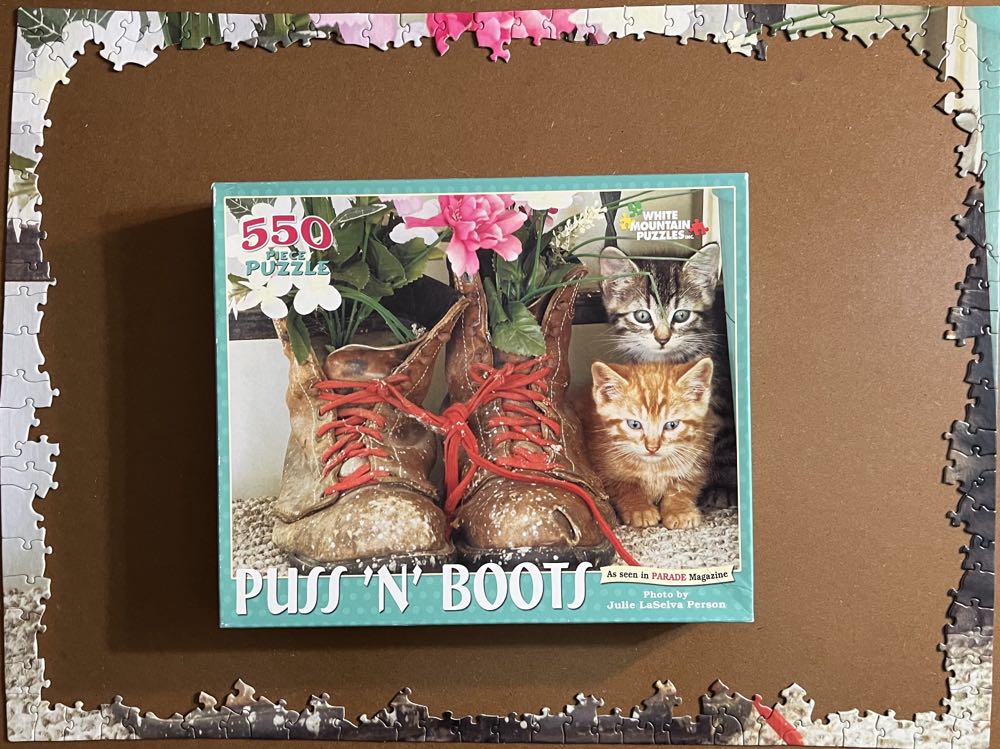 Puss ’N’ Boots/UVM - White Mountain Puzzles puzzle collectible [Barcode 724819250349] - Main Image 4
