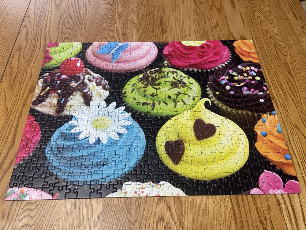 Colorful Cupcakes - Ravensburger puzzle collectible [Barcode 4005556812226] - Main Image 3