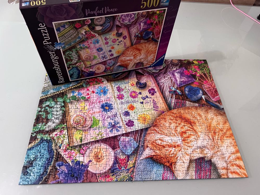 W Liz - Purrfect Peace 💎 - Ravensburger puzzle collectible [Barcode 4005556169146] - Main Image 4