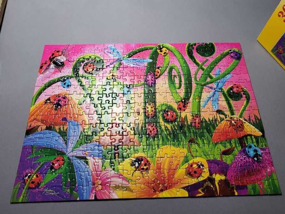 Lady Bug Land - Ravensburger puzzle collectible [Barcode 4005556130597] - Main Image 4
