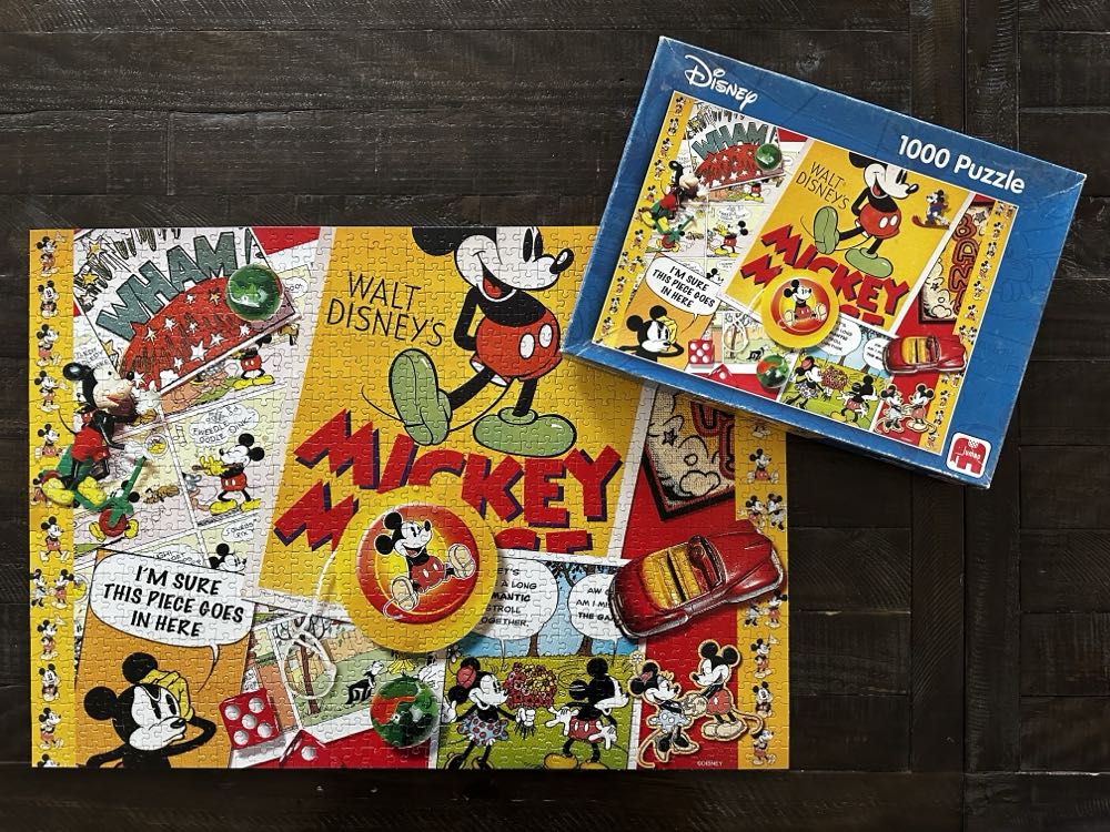 Mickey Mouse Retro Montage - Jumbo puzzle collectible [Barcode 8710126019016] - Main Image 3