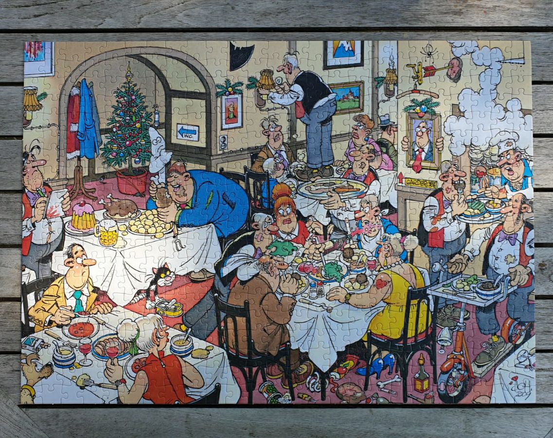 A Dining Disaster 81802 - Jumbo puzzle collectible - Main Image 2