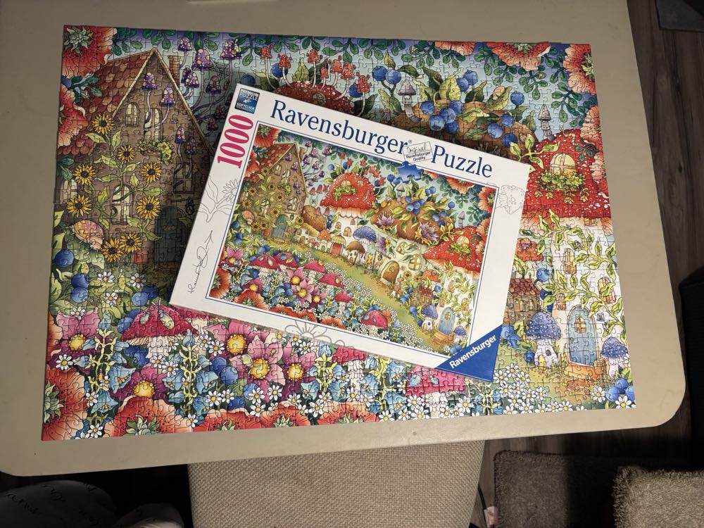 Floral Mushroom Houses (📫Renate Betaald) - Ravensburger puzzle collectible [Barcode 4005556169979] - Main Image 4