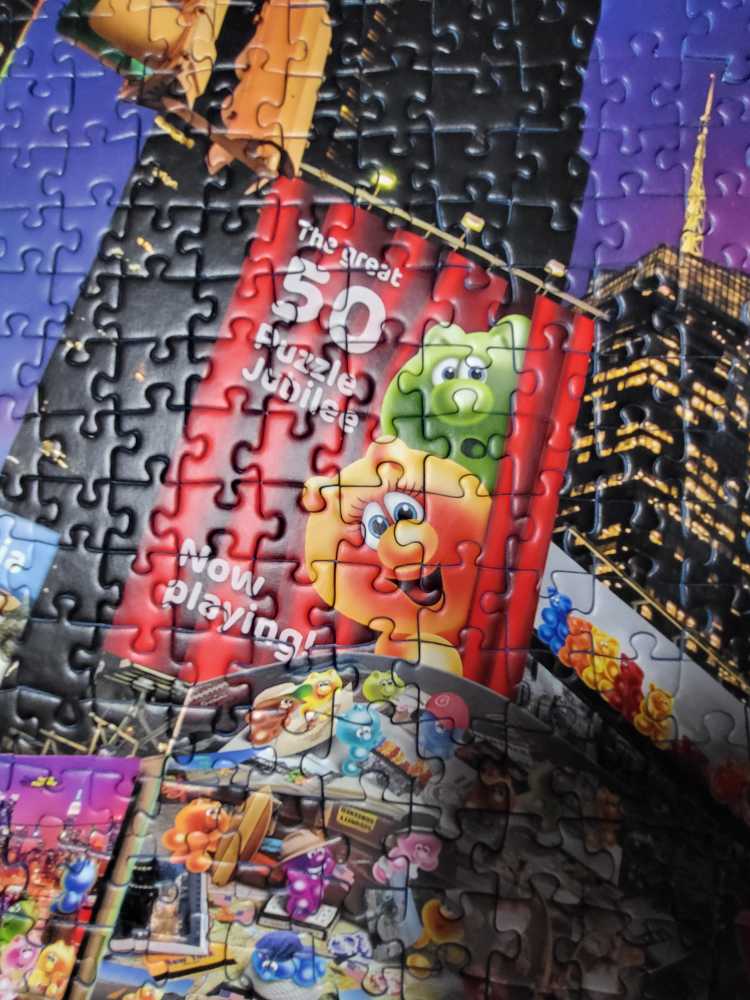 Gelini:  Gelini At Times Square - Ravensburger puzzle collectible [Barcode 4005556170838] - Main Image 3
