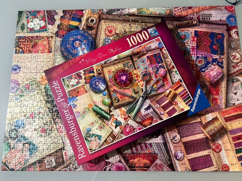 Vintage Dress Making - Ravensburger puzzle collectible [Barcode 4005556169283] - Main Image 3