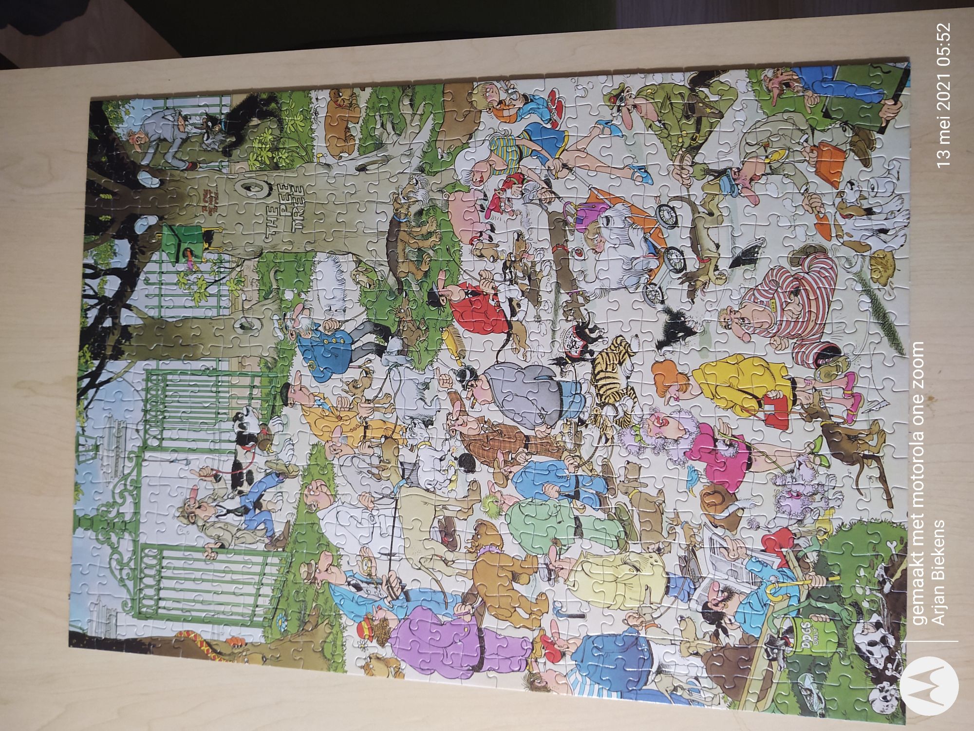 The Pee Tree - Jumbo puzzle collectible - Main Image 2