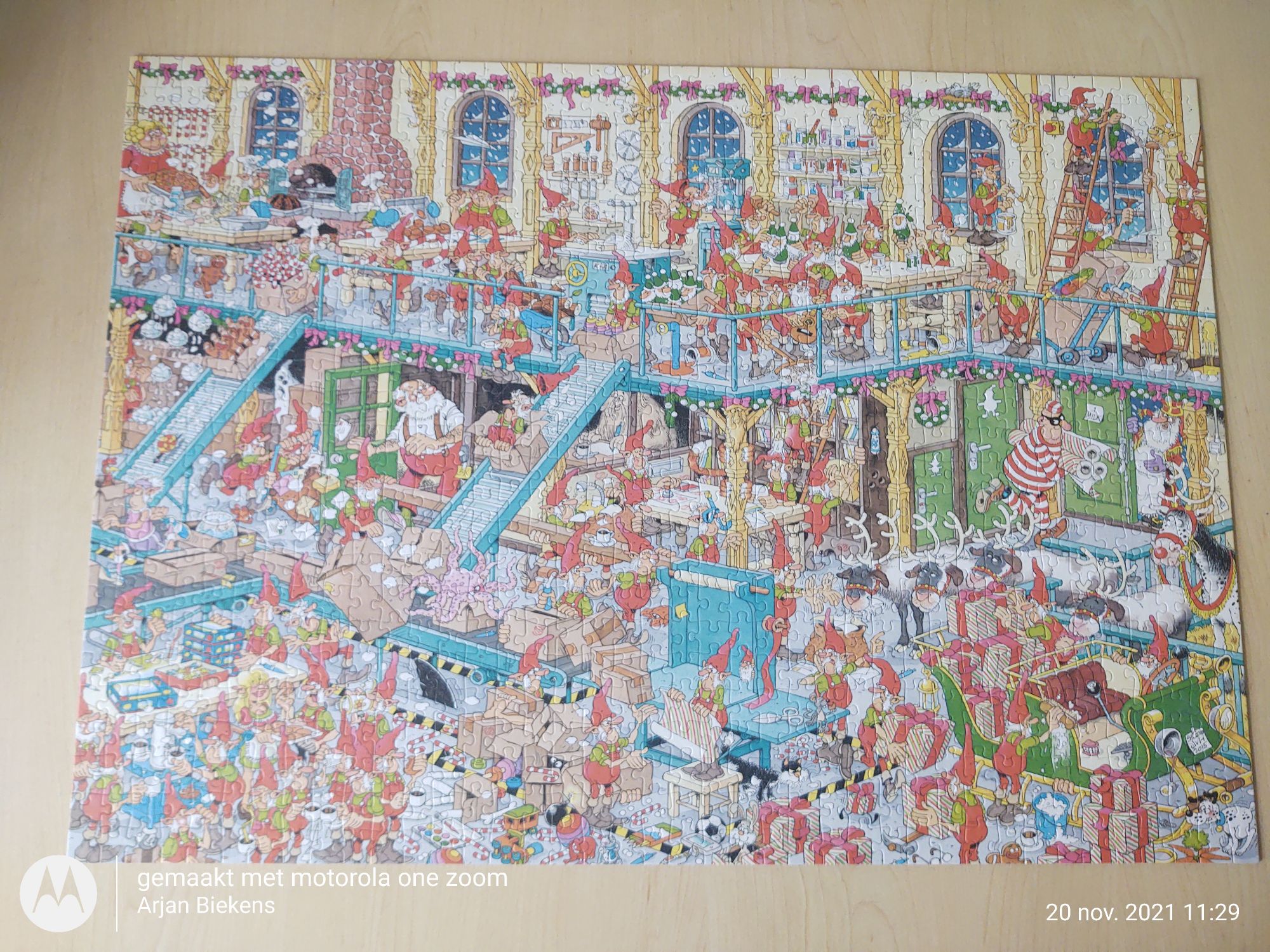 Santa’s factory 81974 - Jumbo puzzle collectible - Main Image 2