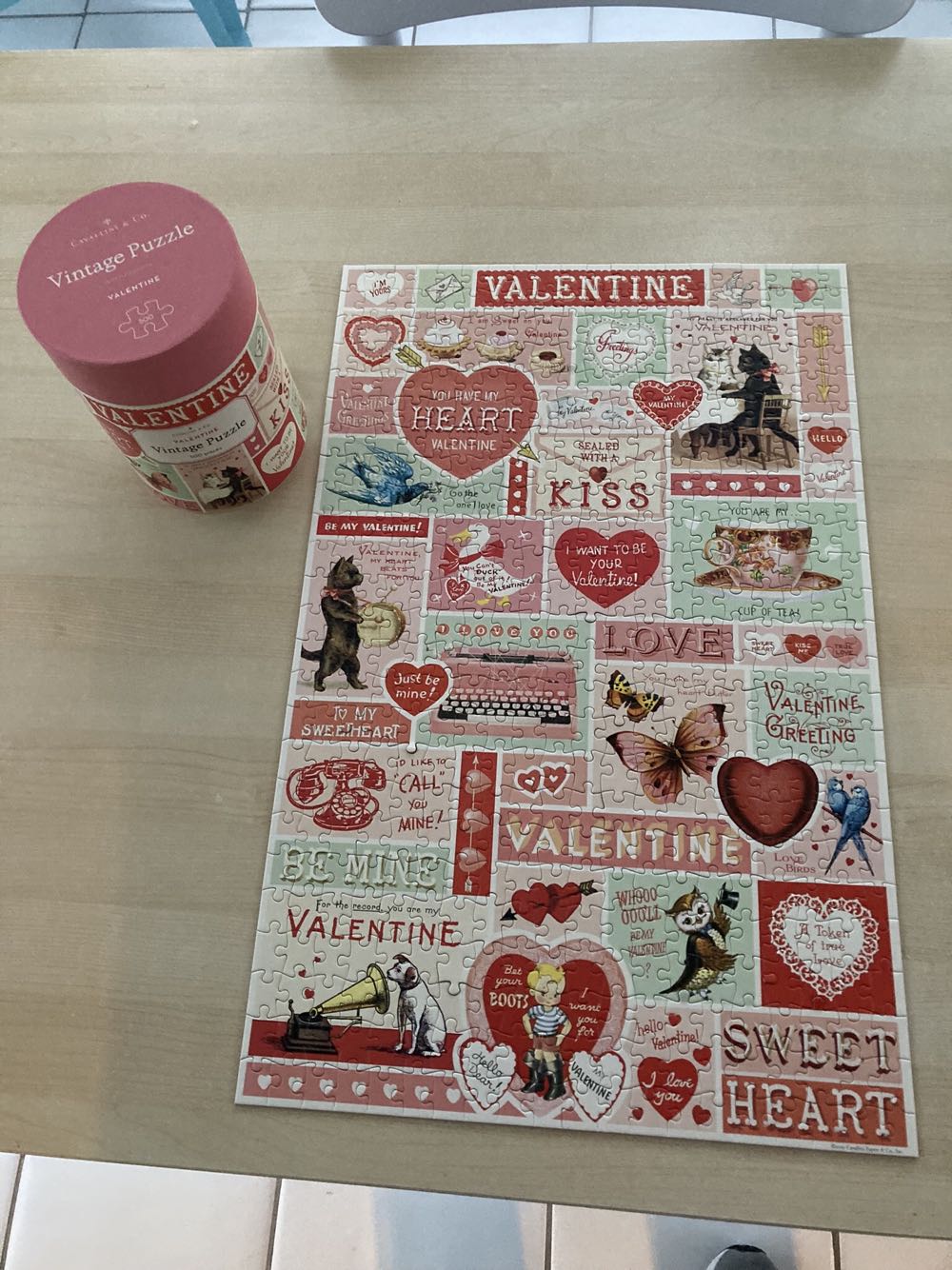 Valentine - Cavallini & Co puzzle collectible [Barcode 9781635448979] - Main Image 2