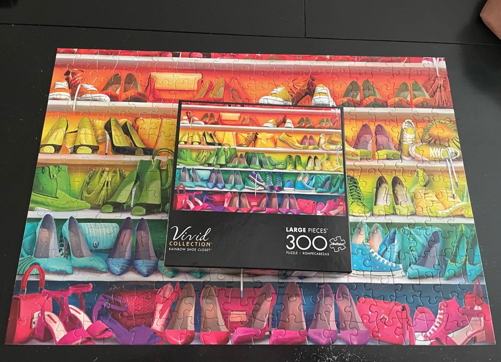 Rainbow Shoe Closet - Buffalo puzzle collectible [Barcode 079346221073] - Main Image 2