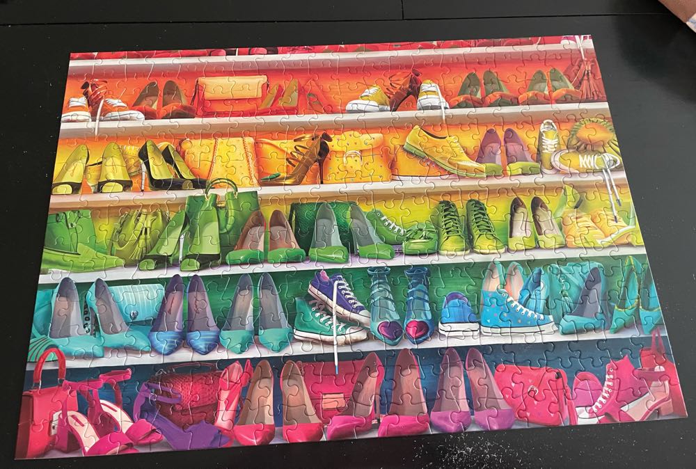 Rainbow Shoe Closet - Buffalo puzzle collectible [Barcode 079346221073] - Main Image 3