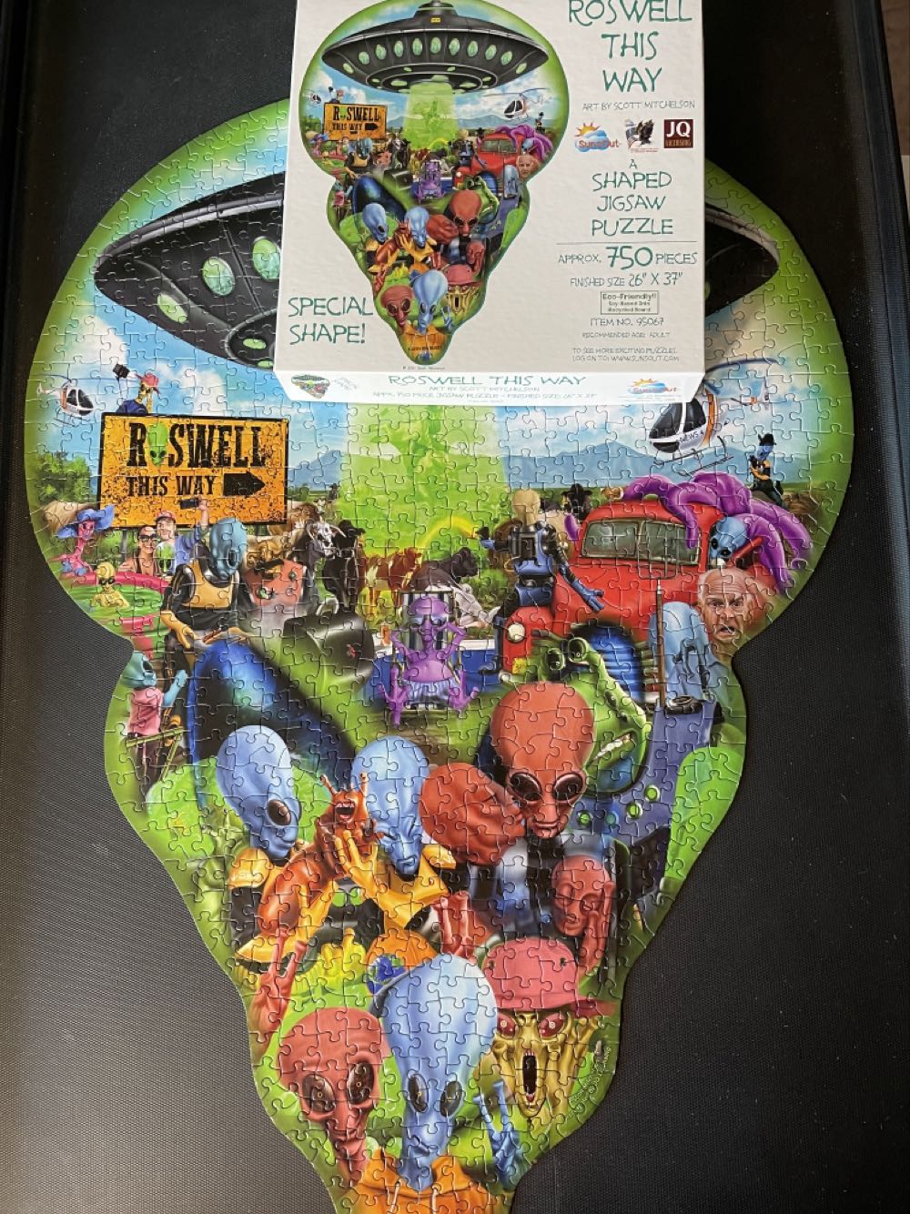 Roswell This Way Special Shape UFO - SunsOut 🇺🇸 puzzle collectible [Barcode 796780950672] - Main Image 2