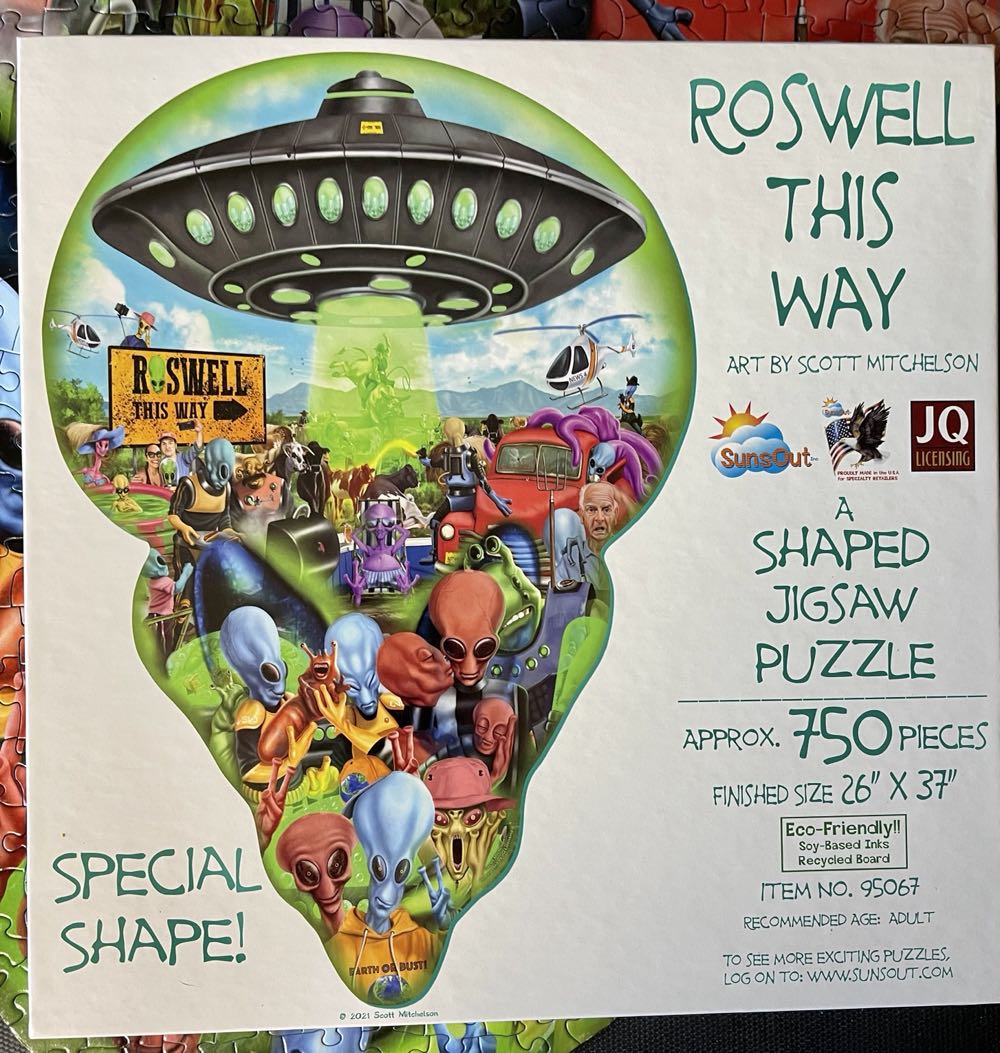 Roswell This Way Special Shape UFO - SunsOut 🇺🇸 puzzle collectible [Barcode 796780950672] - Main Image 3