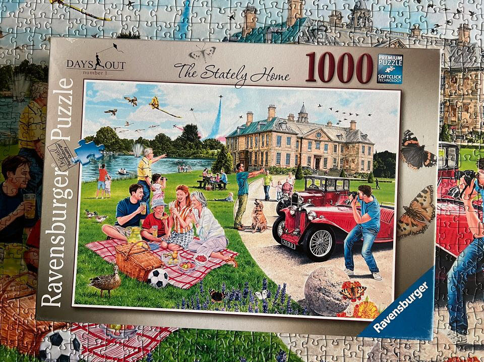 The Stately Home - Ravensburger puzzle collectible [Barcode 4005556198191] - Main Image 4
