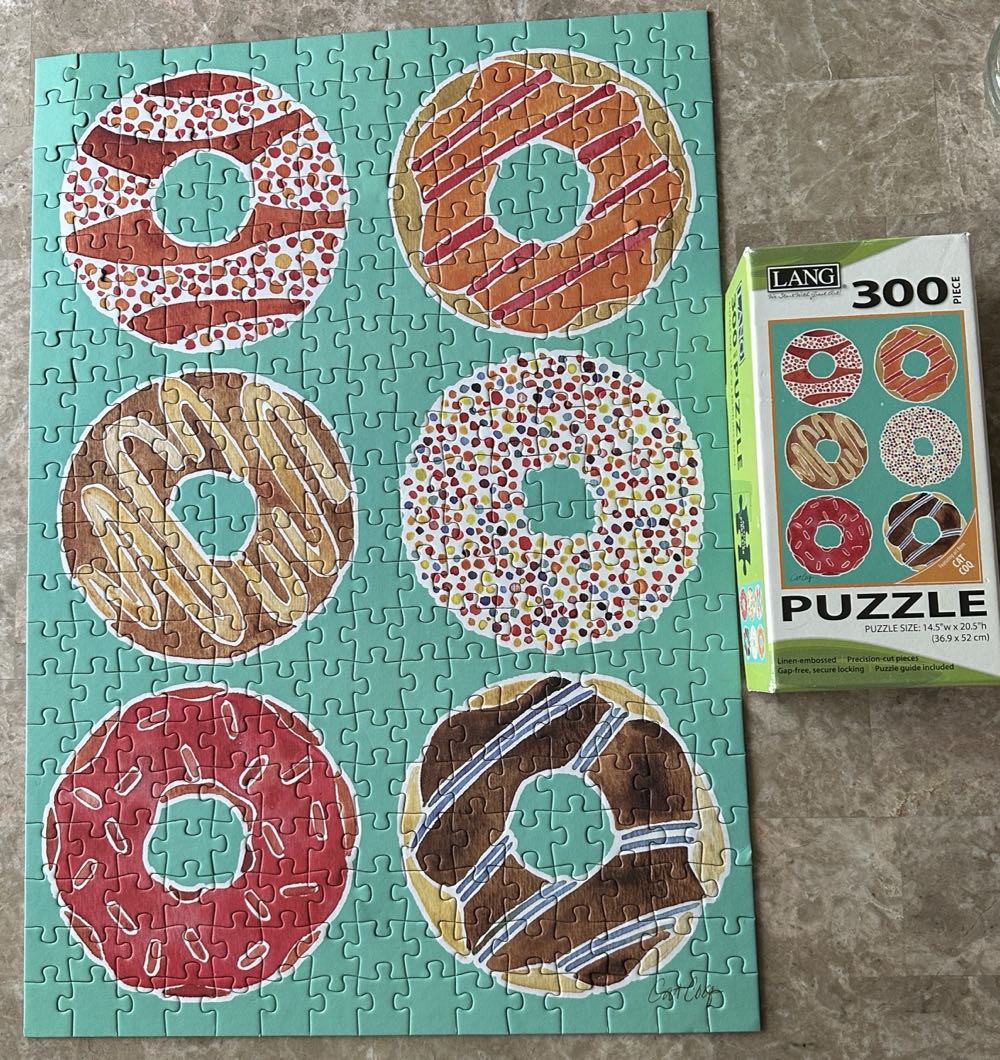 Donuts - Lang puzzle collectible [Barcode 9781469417363] - Main Image 2