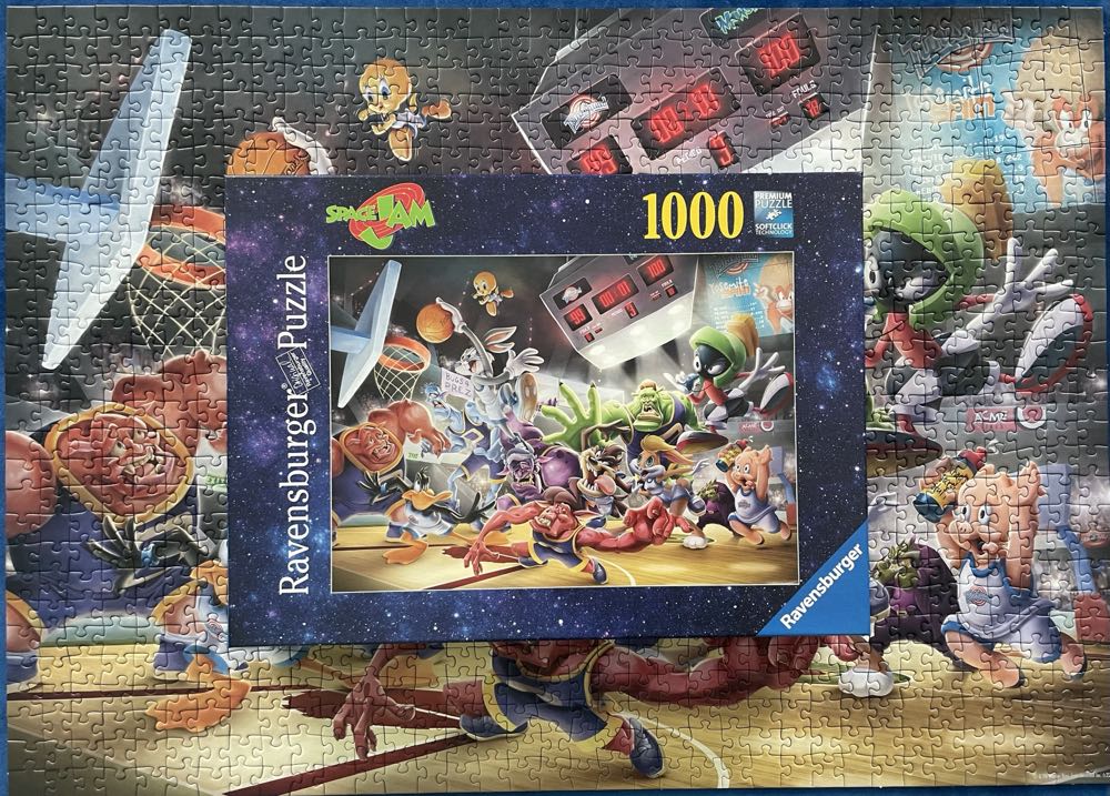 Space Jam Final Dunk - Ravensburger puzzle collectible - Main Image 3