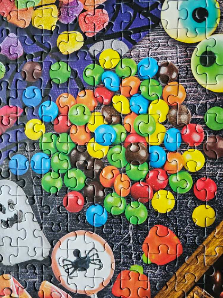 Halloween Candies - Eurographics puzzle collectible [Barcode 628136556521] - Main Image 3