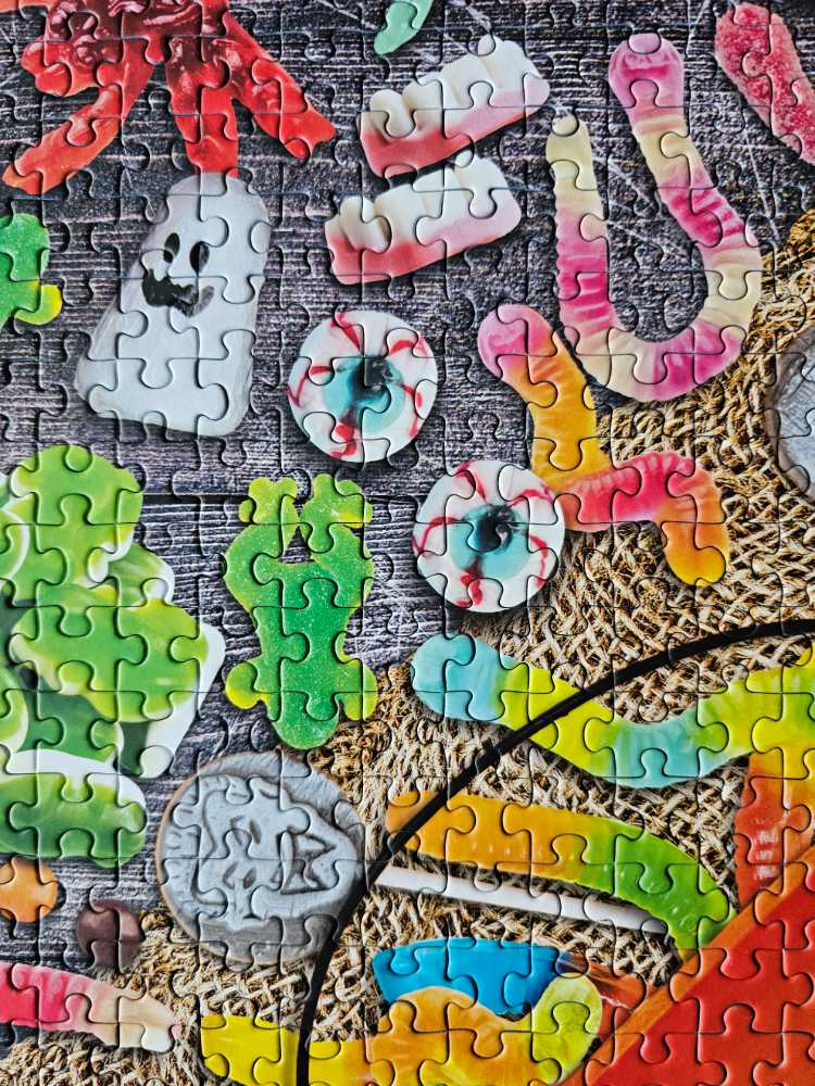 Halloween Candies - Eurographics puzzle collectible [Barcode 628136556521] - Main Image 4