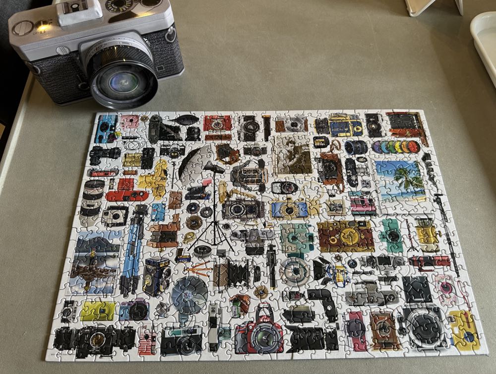 Classic Camera - EuroGraphics puzzle collectible [Barcode 628136656009] - Main Image 2