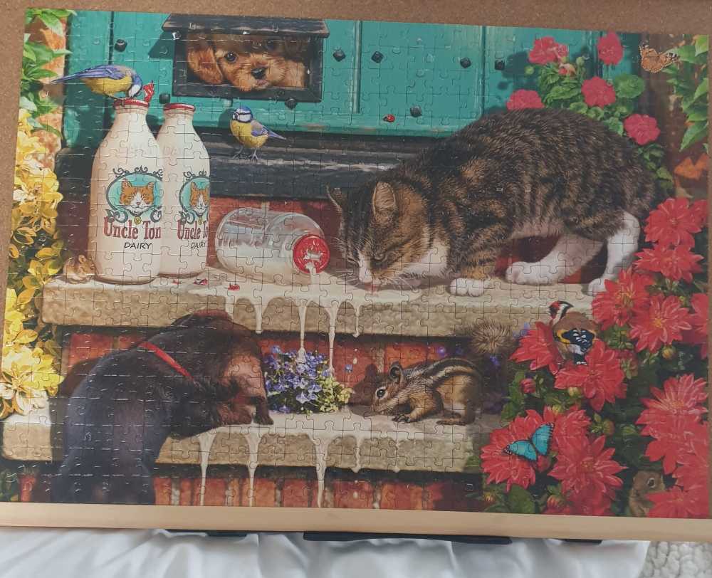 Doorstep Raiders - Corner Piece puzzle collectible [Barcode 5052089269569] - Main Image 2