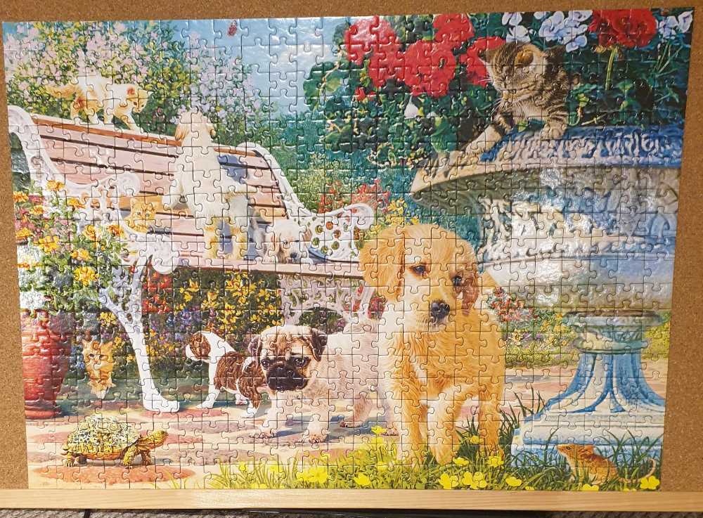 Hide And Seek - Corner Piece puzzle collectible [Barcode 5052089293465] - Main Image 2