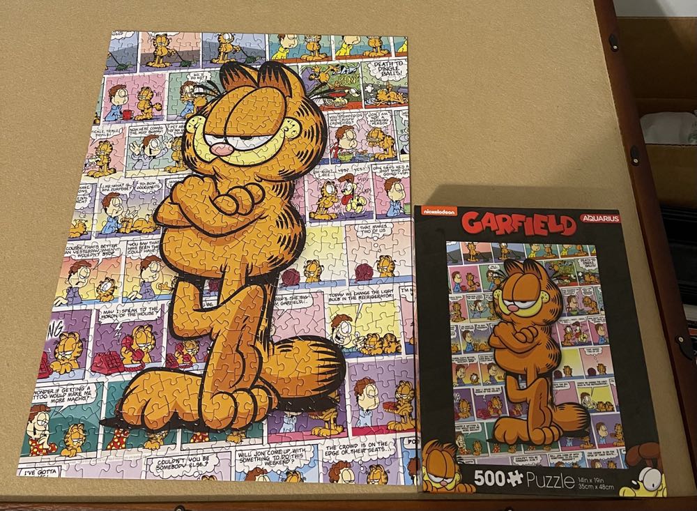 Garfield (UV) - Stephanie - Aquarius puzzle collectible [Barcode 840391152731] - Main Image 2