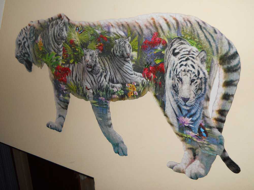 White Beauty - SunsOut puzzle collectible [Barcode 796780903401] - Main Image 2