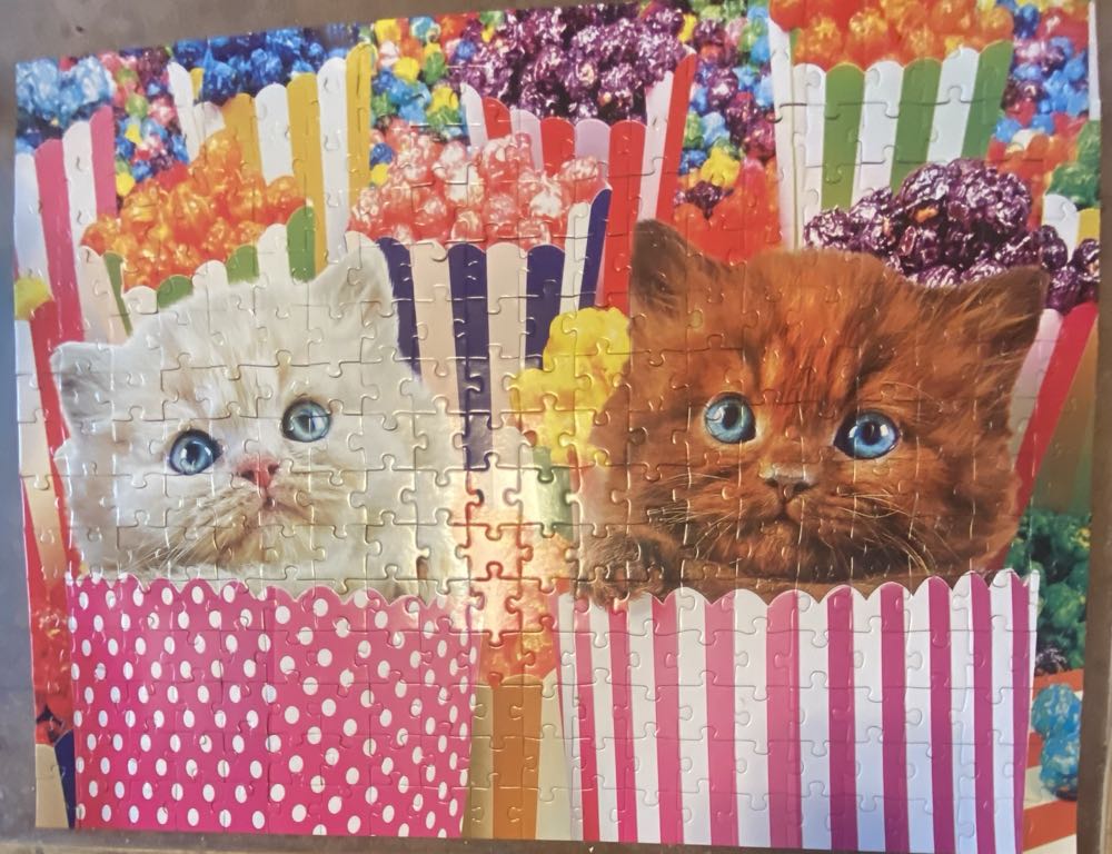 Popcorn Kitty Surprise - CraZArt Dollar Tree puzzle collectible [Barcode 4895145427395] - Main Image 2