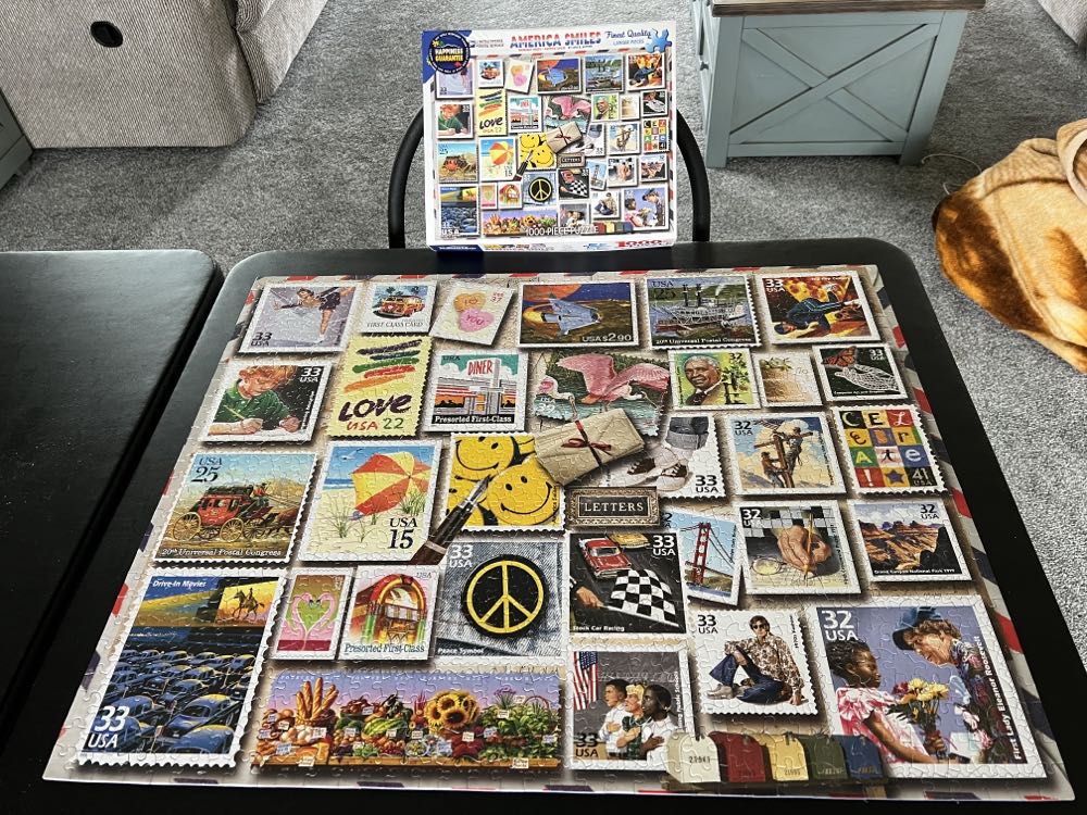 America Smiles - White Mountain puzzle collectible [Barcode 724819259212] - Main Image 3