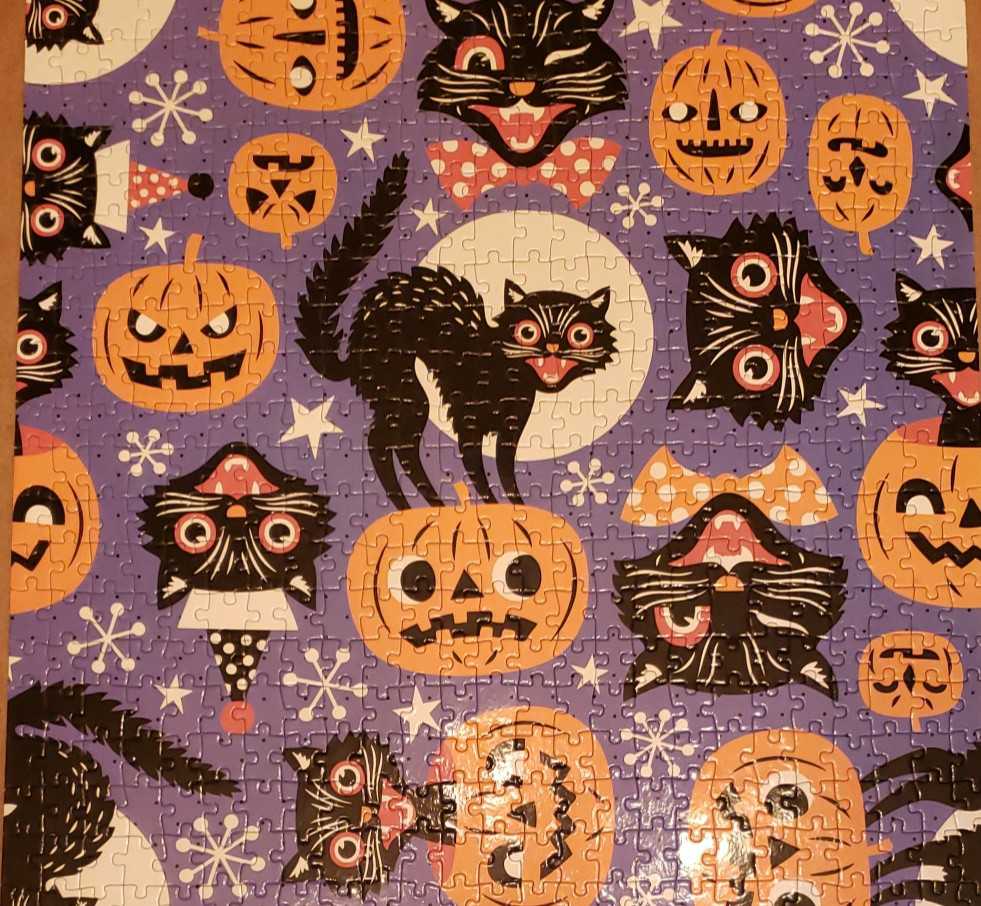 Halloween Jumble - Pink Sky puzzle collectible [Barcode 191205537788] - Main Image 2