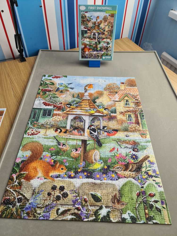 First Snowfall 🟦 - Otter House puzzle collectible [Barcode 5017680052200] - Main Image 3