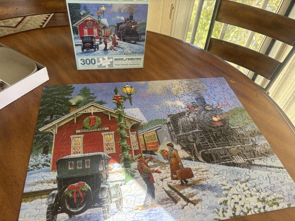 Homecoming - Bits & Pieces puzzle collectible [Barcode 192949045713] - Main Image 3