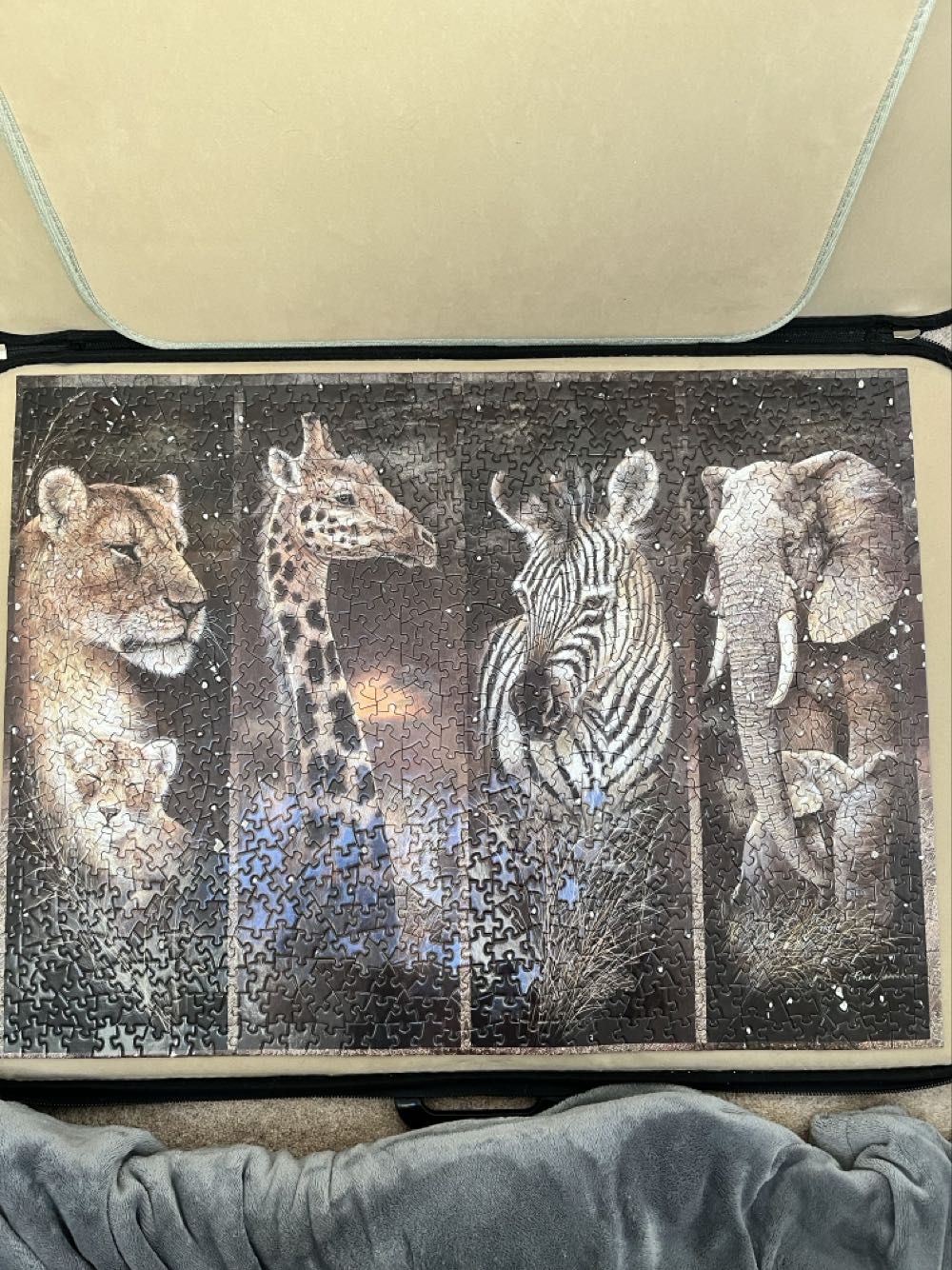 Pride Of Africa - Bits & Pieces puzzle collectible [Barcode 192949008343] - Main Image 3