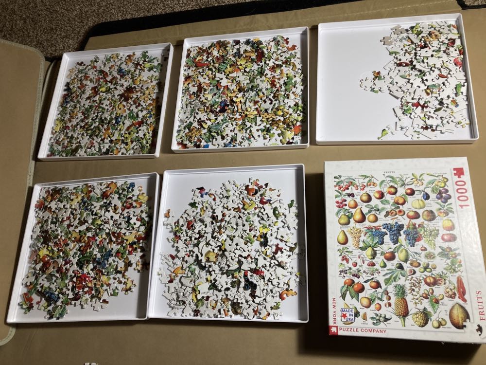 Fruits - New York Puzzle Company 🇺🇸 puzzle collectible - Main Image 2