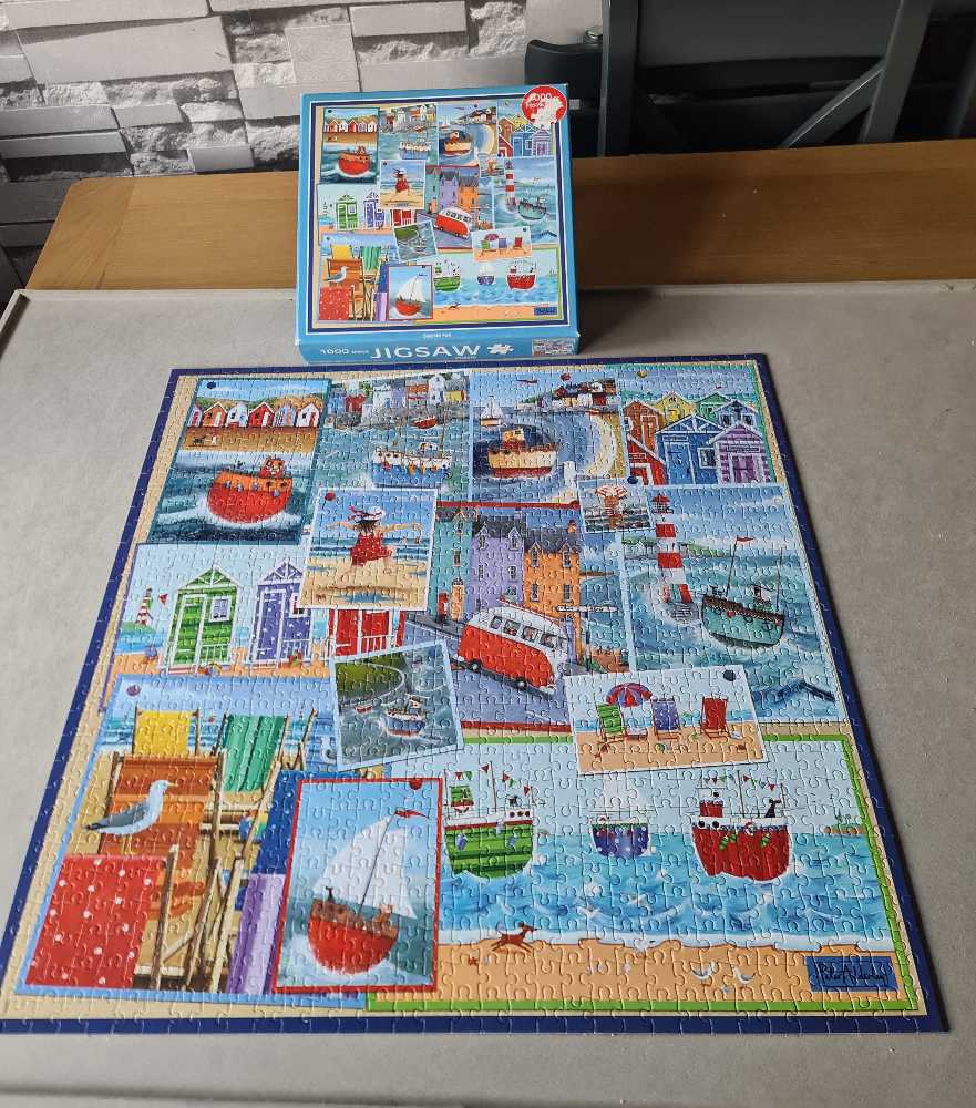 Seaside Fun - Otter House puzzle collectible [Barcode 5017680002533] - Main Image 3