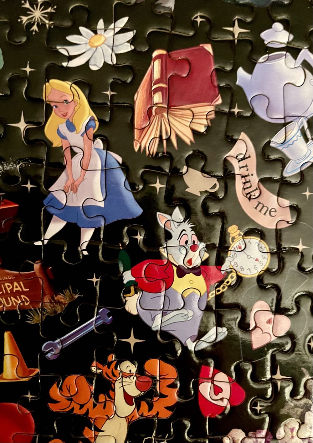 Disney Collection: Adult Colouring Pad & Puzzle - Scholastic Australia 🇦🇺 puzzle collectible [Barcode 9781761205606] - Main Image 3