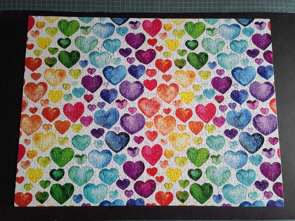 Rainbow Hearts - Willow Creek Press puzzle collectible [Barcode 709786067787] - Main Image 2