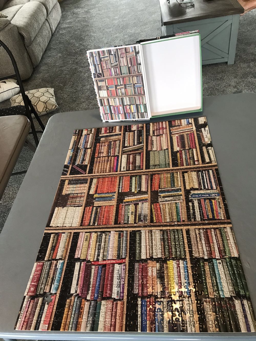 Bookshelf - Gibbs Smith puzzle collectible [Barcode 9781423650669] - Main Image 2