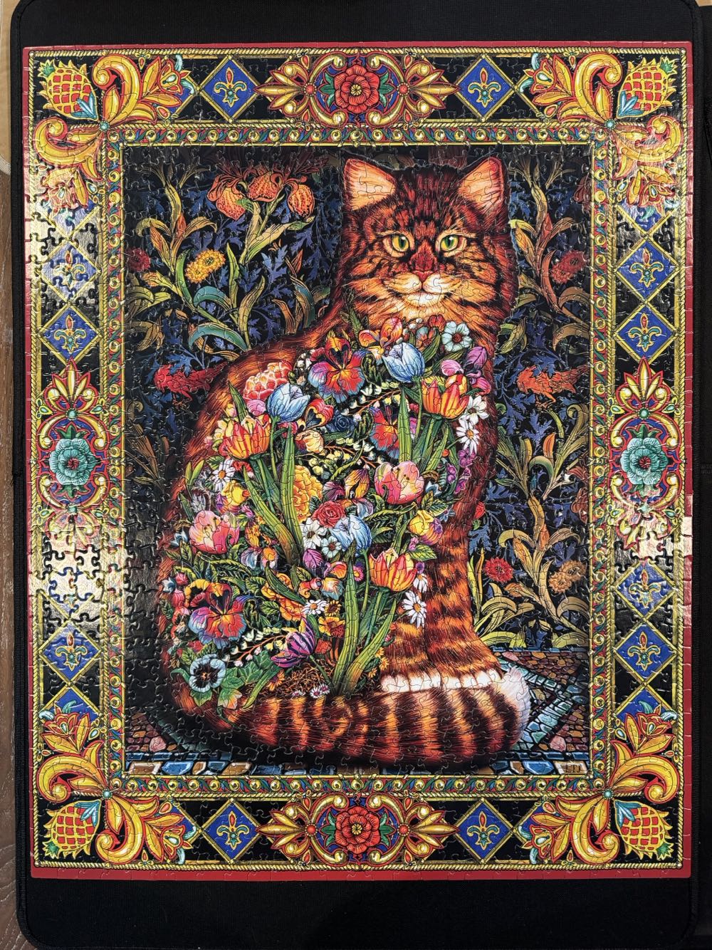 Tapestry Cat (V) Traded - White Mountain puzzle collectible - Main Image 2