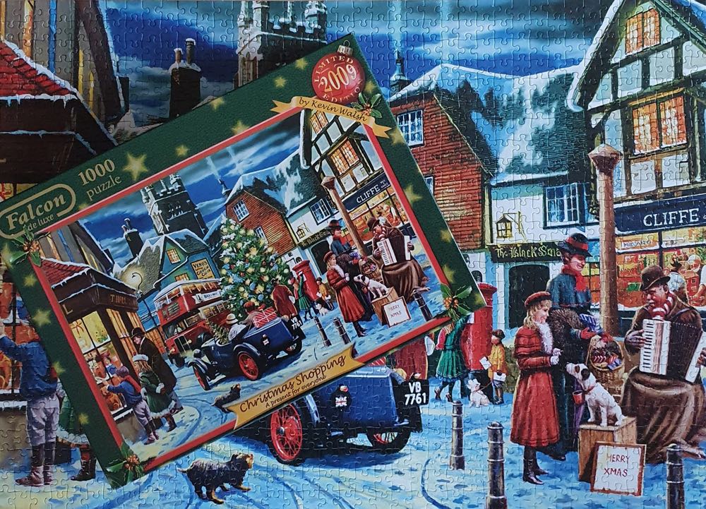 A Present For Everyone  - Falcon de luxe puzzle collectible [Barcode 8710126109649] - Main Image 4